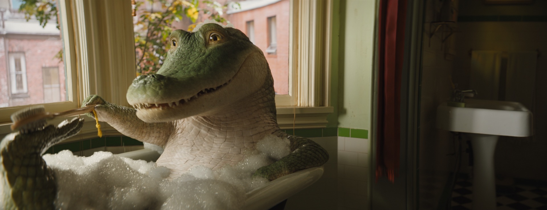 Lyle takes a bath in Lyle, Lyle, Crocodile on Showmax