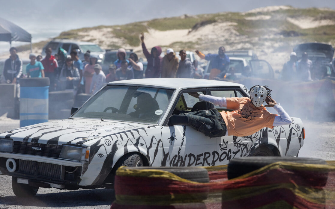 Epic stunt party: Spinners and more car-stunt thrills