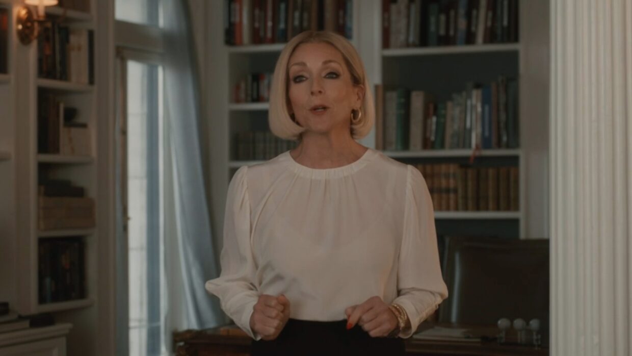 Jane Krakowski as Joann Lennox in Elsbeth