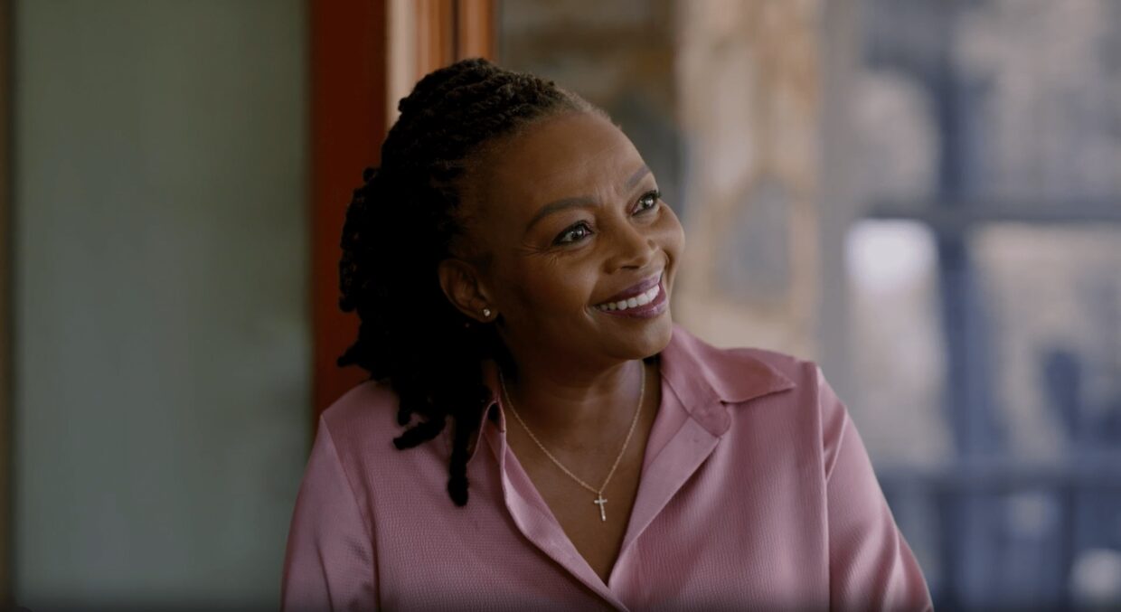 Nambitha Mpulwana as Makhaza in Soft Life